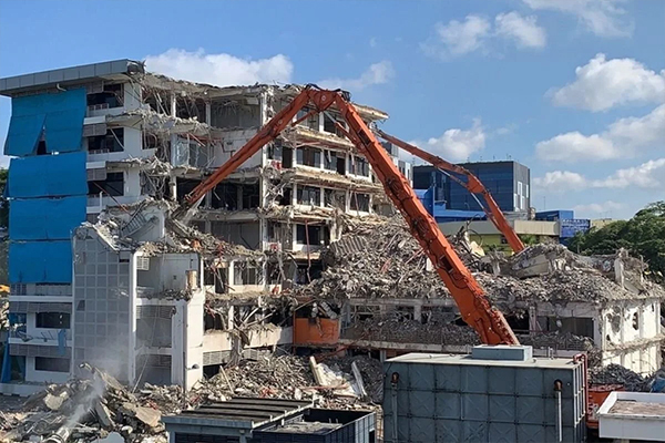 Industrial dismantling with minimal disruption to operations